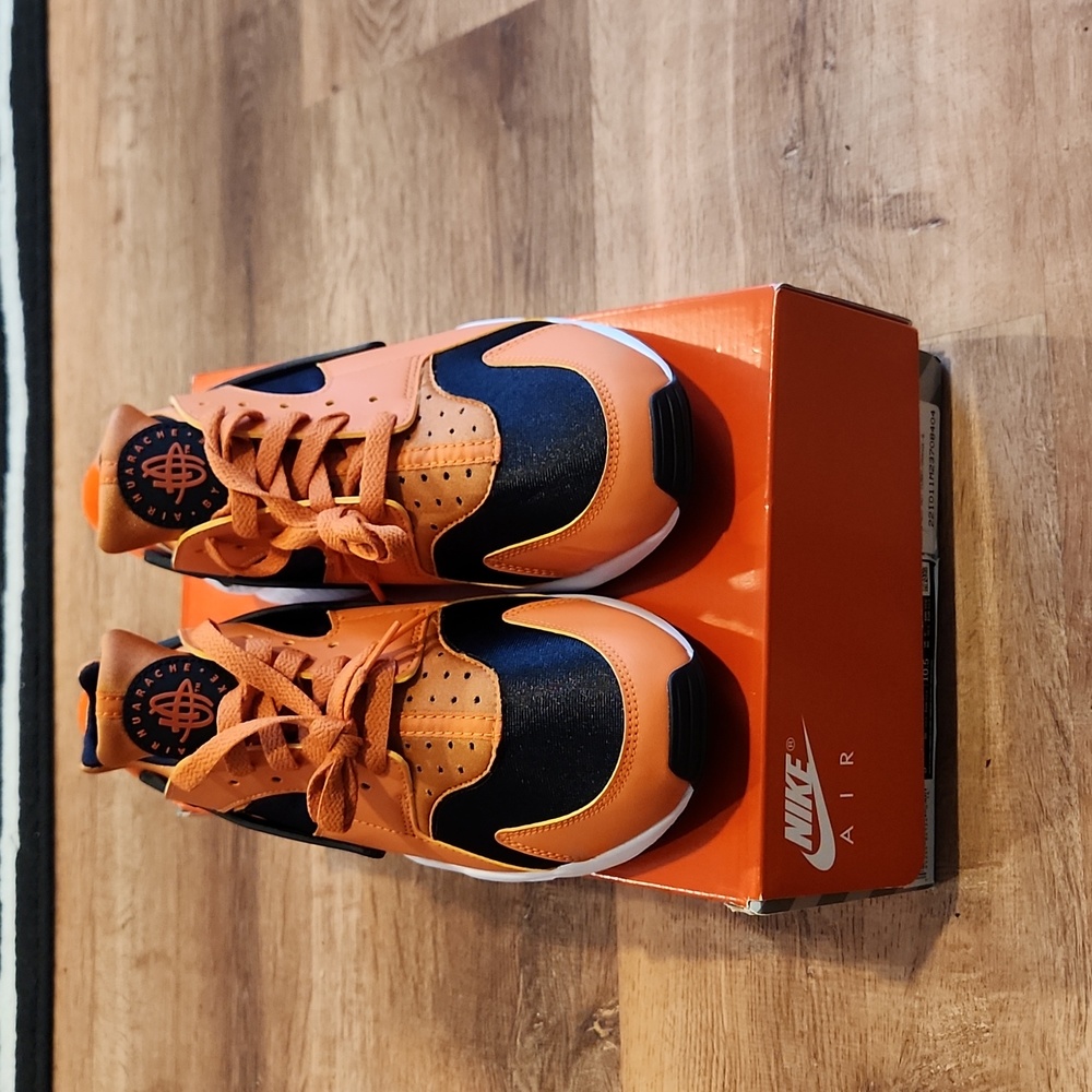 Nike Air Huarache orange sz 9